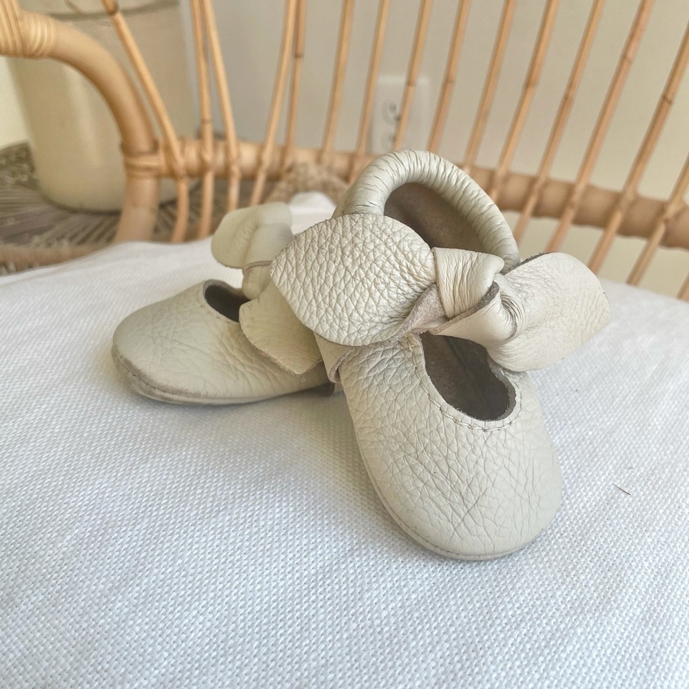 Freshly Picked Birch Knotted Bow size 2 moccasin